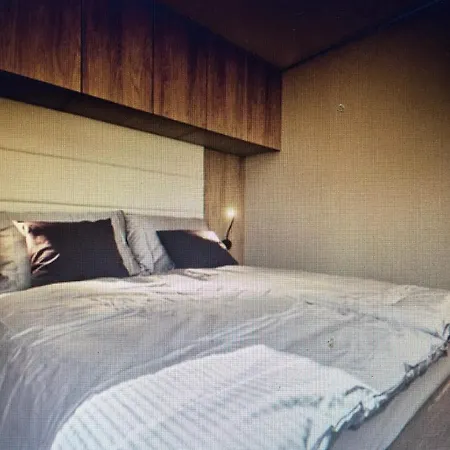 Hotel na wodzie Hausboot Deluxe *