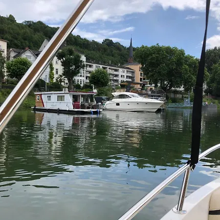 Hotel na wodzie Hausboot Deluxe *